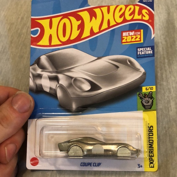 Coupe Clip Key Chain from Hot Wheels - Picture 3 of 7